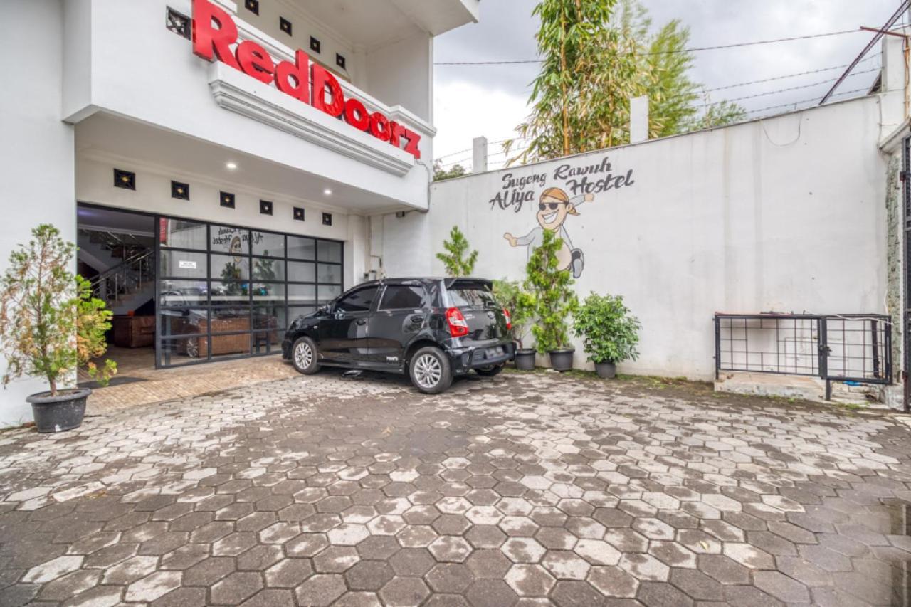 Reddoorz Hostel Near Stadion Mandala Krida Yogya Yogyakarta Eksteriør billede