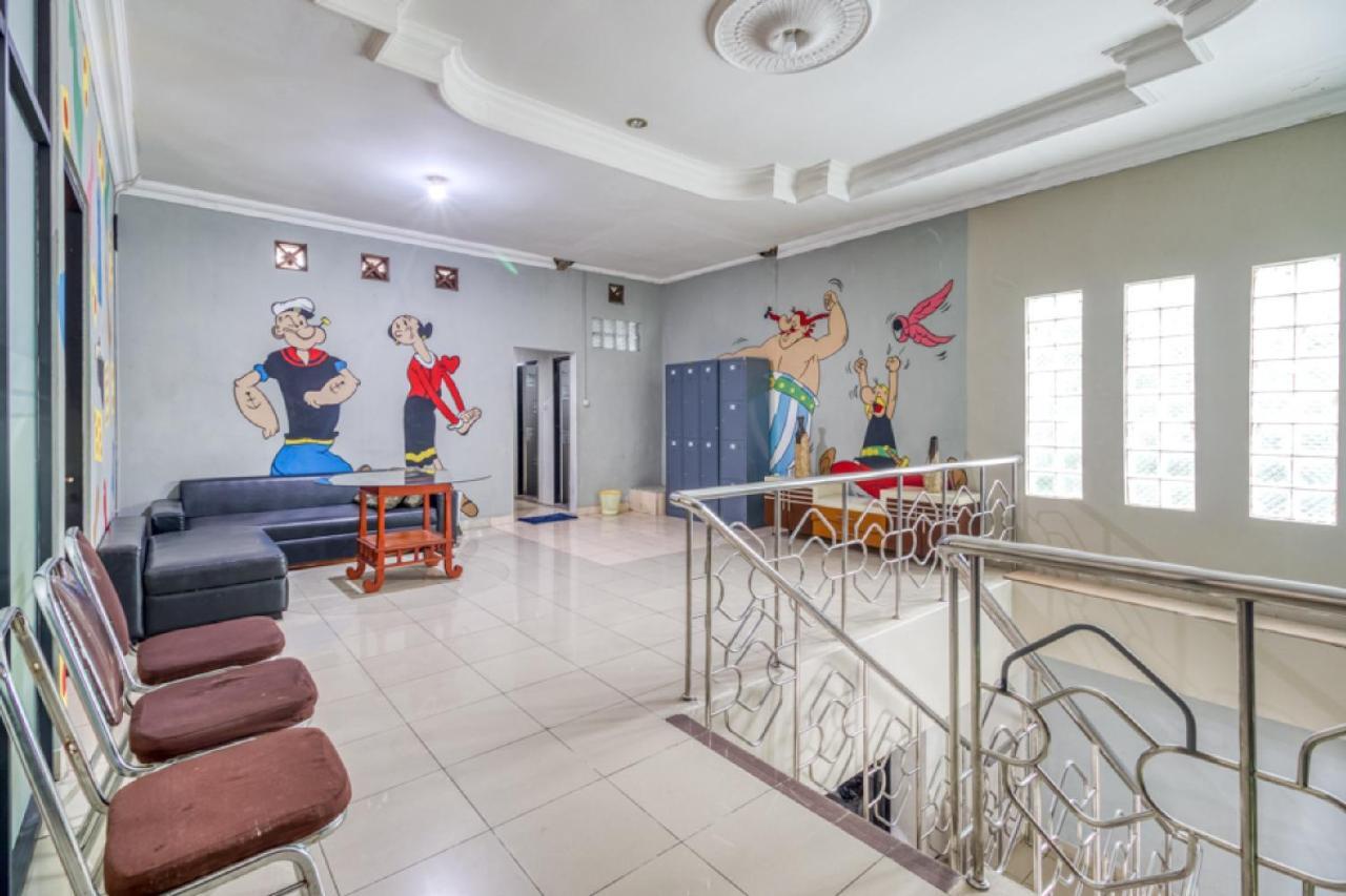 Reddoorz Hostel Near Stadion Mandala Krida Yogya Yogyakarta Eksteriør billede