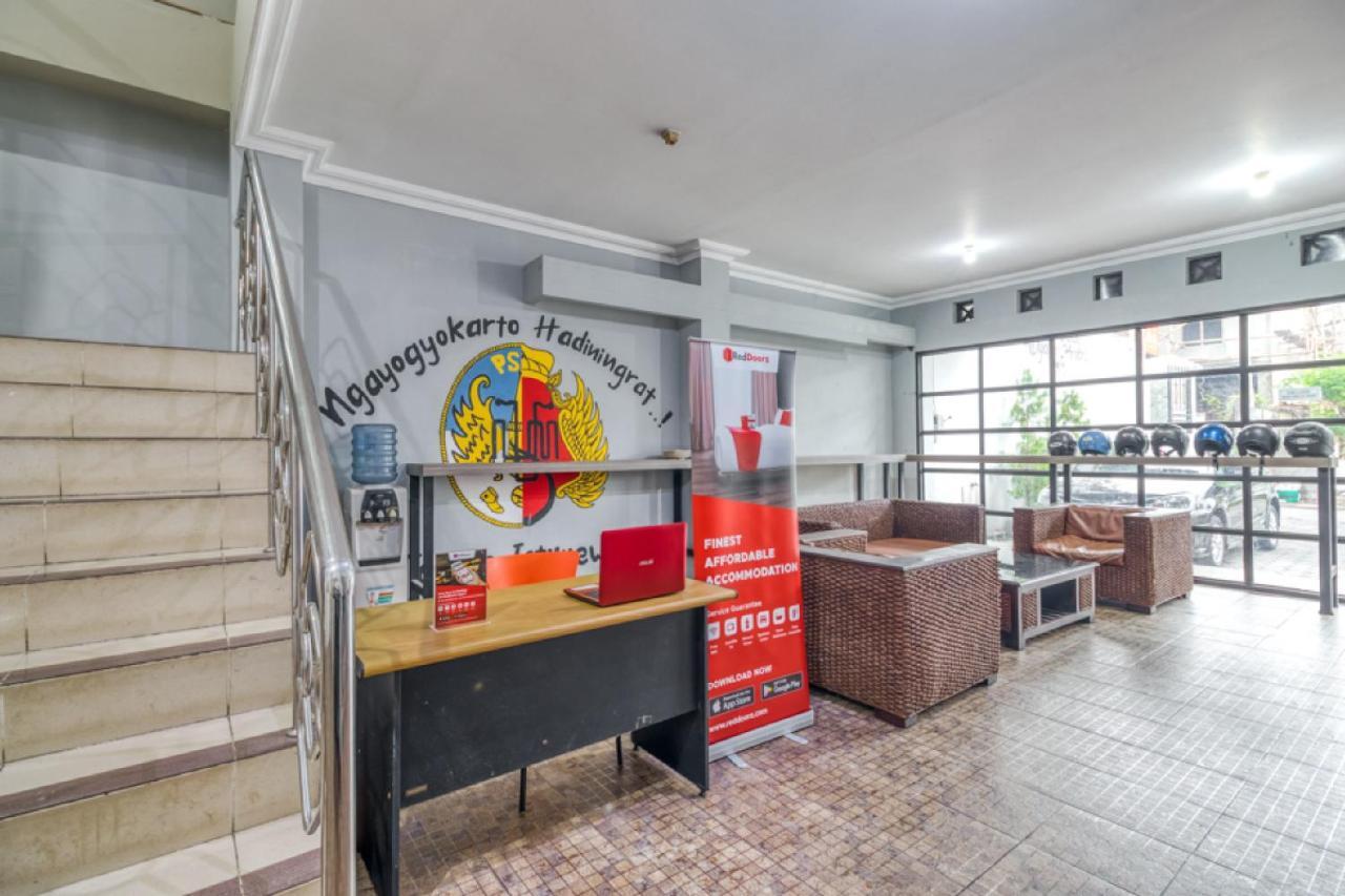 Reddoorz Hostel Near Stadion Mandala Krida Yogya Yogyakarta Eksteriør billede