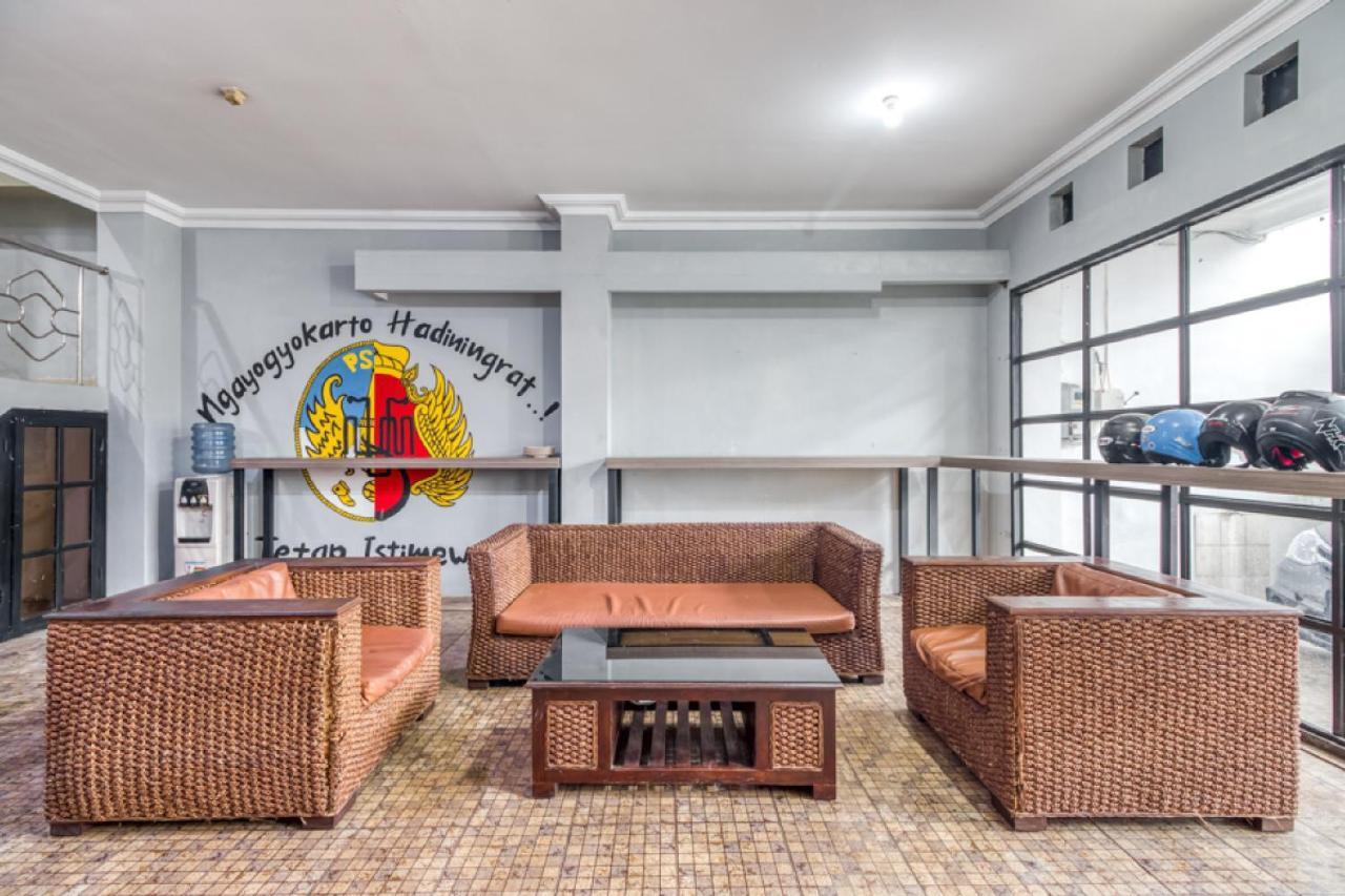 Reddoorz Hostel Near Stadion Mandala Krida Yogya Yogyakarta Eksteriør billede