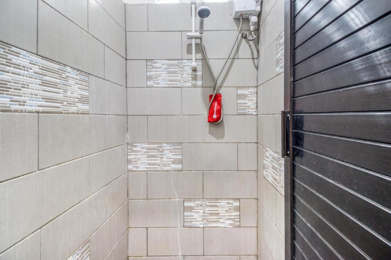 Reddoorz Hostel Near Stadion Mandala Krida Yogya Yogyakarta Eksteriør billede