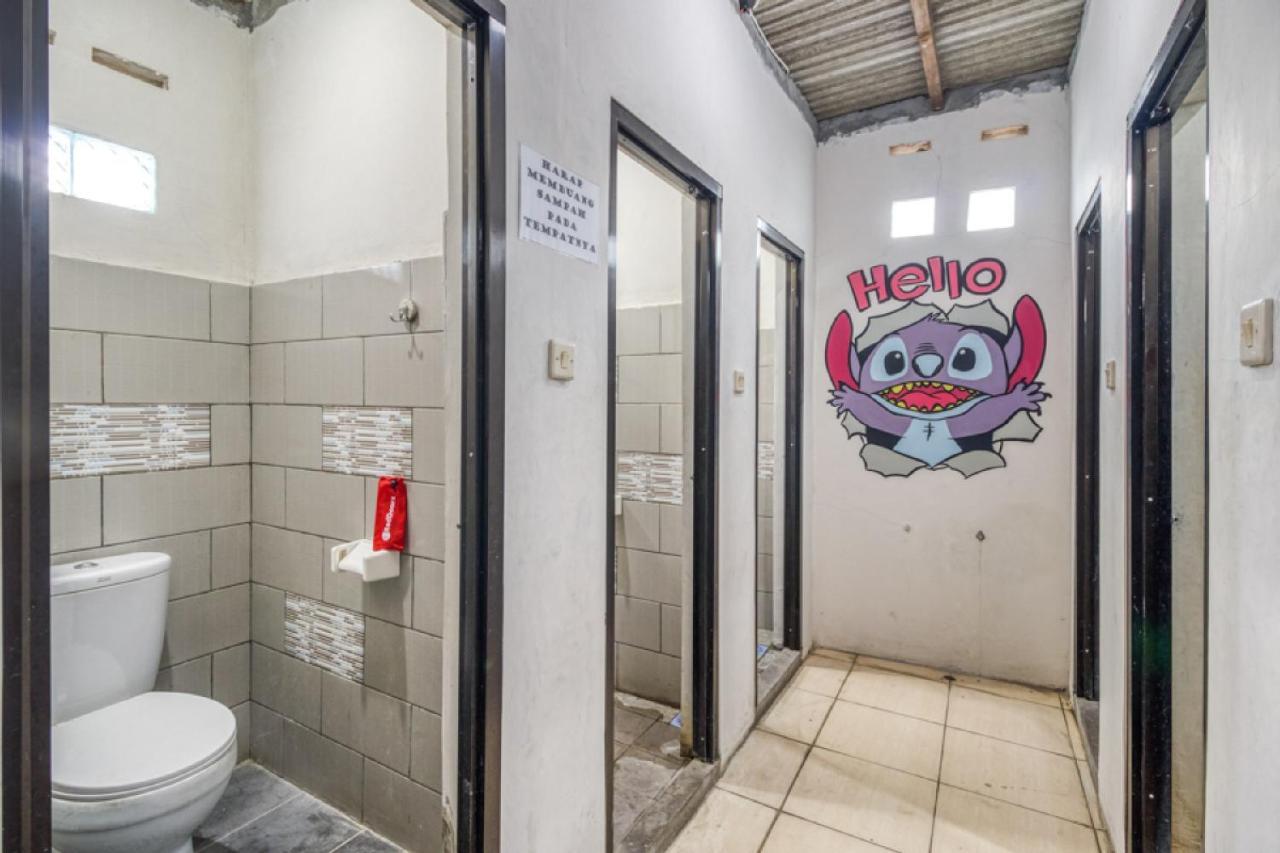 Reddoorz Hostel Near Stadion Mandala Krida Yogya Yogyakarta Eksteriør billede