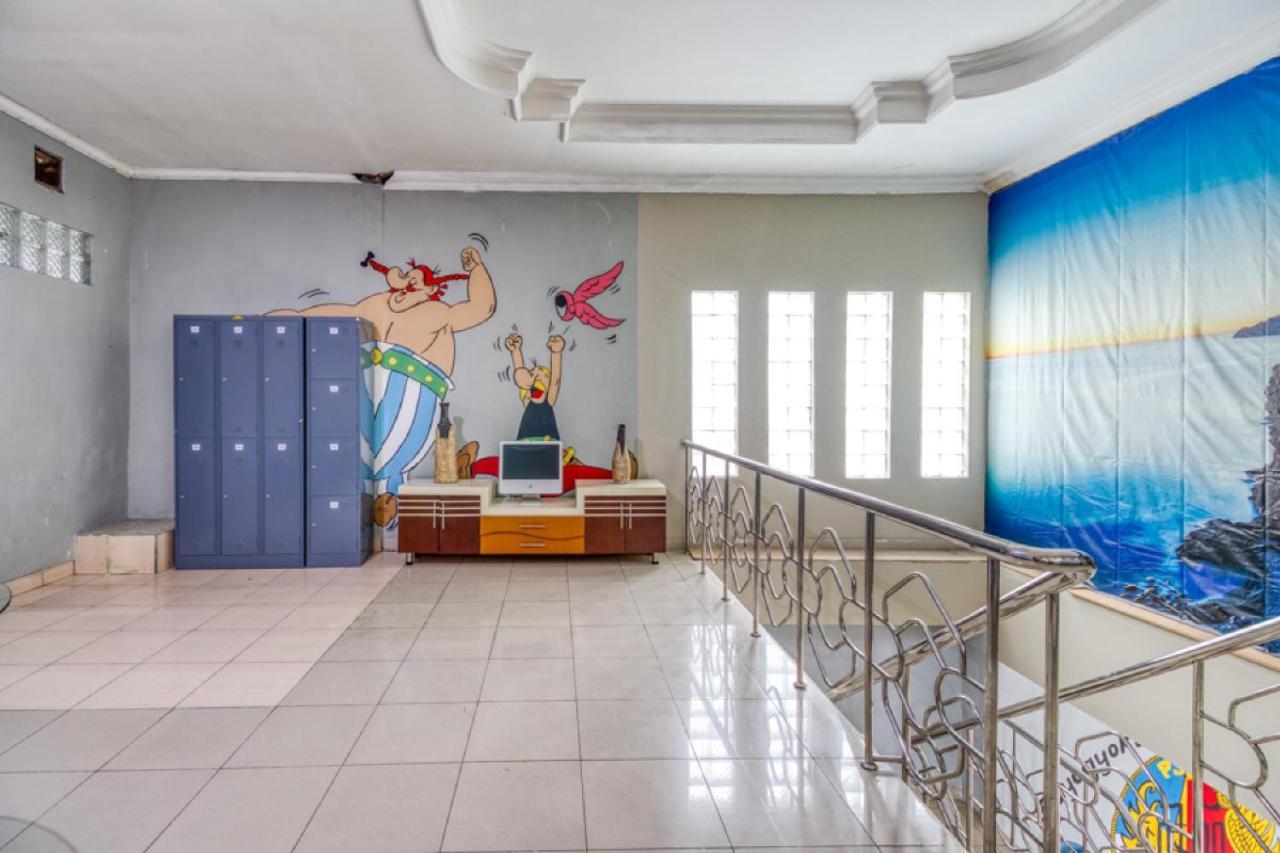 Reddoorz Hostel Near Stadion Mandala Krida Yogya Yogyakarta Eksteriør billede